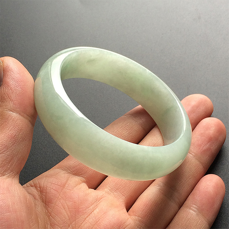 糯冰种淡晴水手镯（58.2mm）