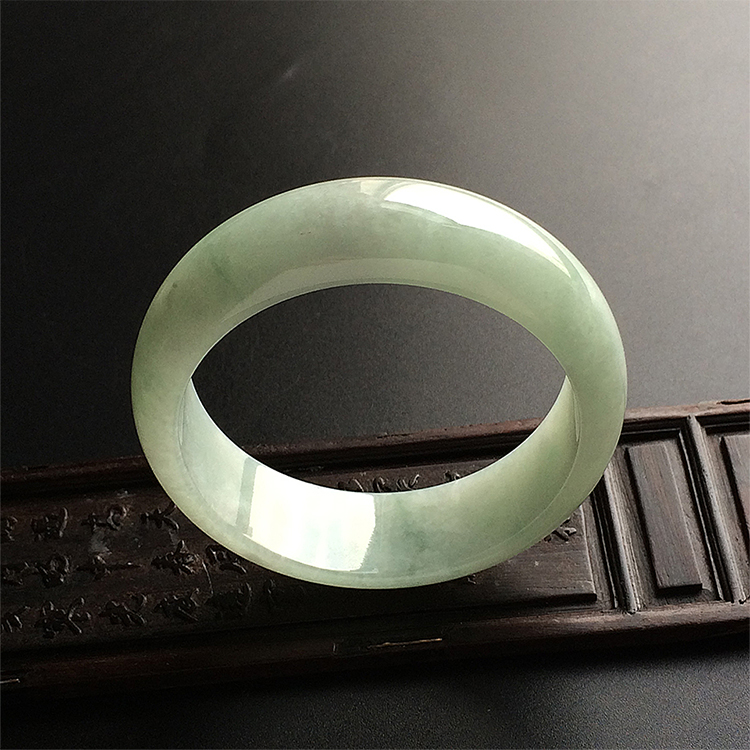 糯冰种淡晴水手镯（58.2mm）