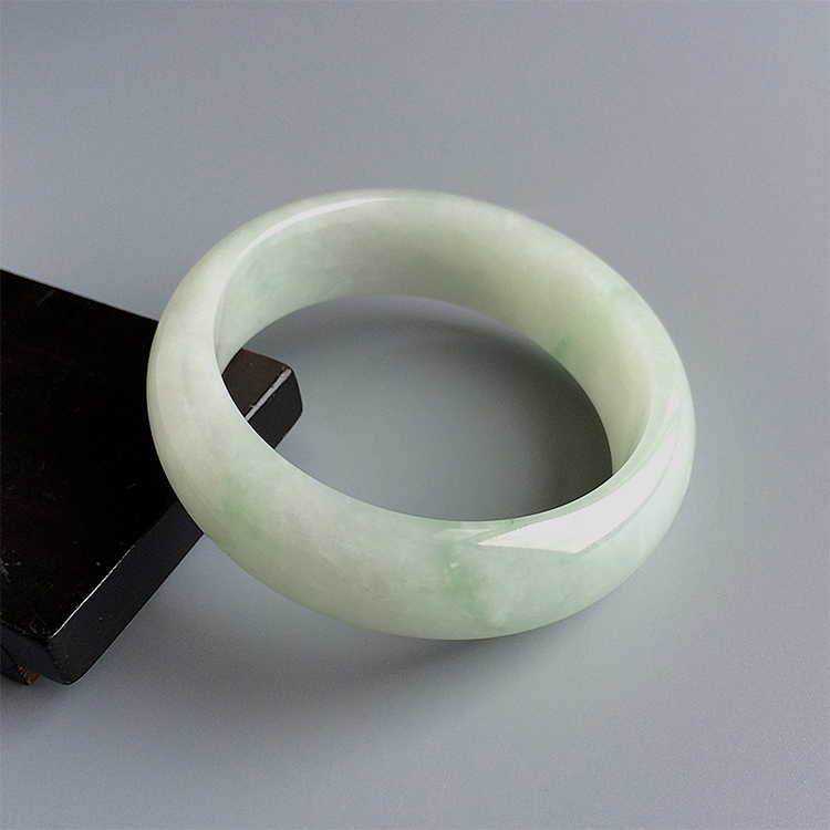 糯冰种淡晴水手镯（59mm）