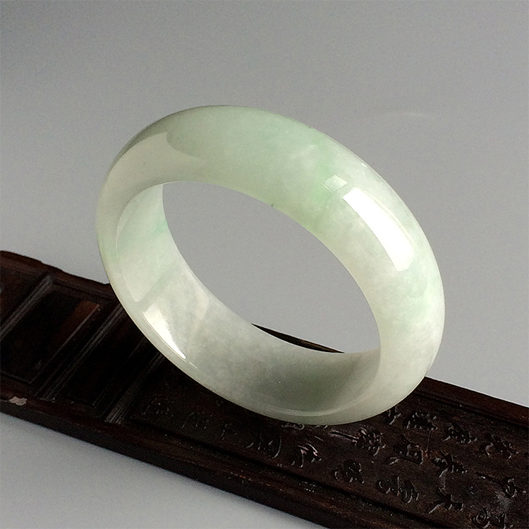 糯冰种淡晴水手镯（59mm）
