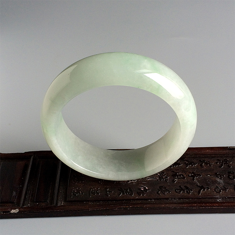 糯冰种淡晴水手镯（59mm）
