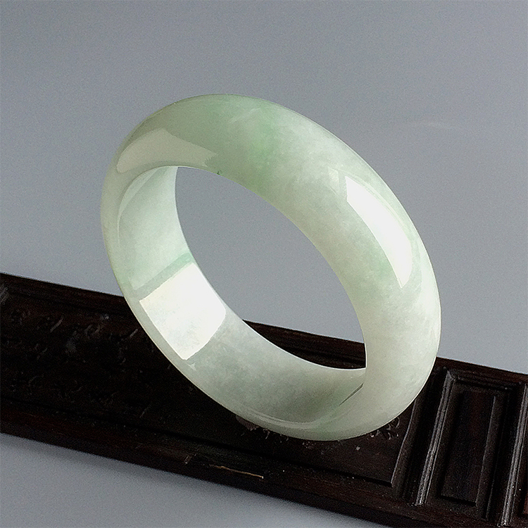 糯冰种淡晴水手镯（59mm）
