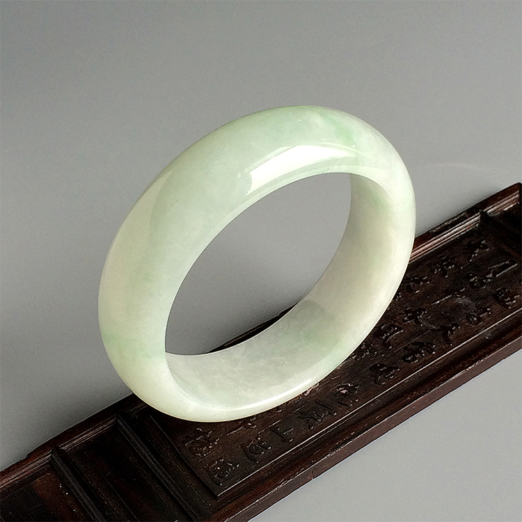 糯冰种淡晴水手镯（59mm）