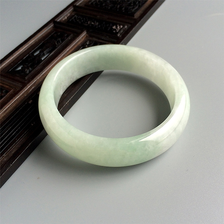 糯冰种淡晴水手镯（59.1mm）