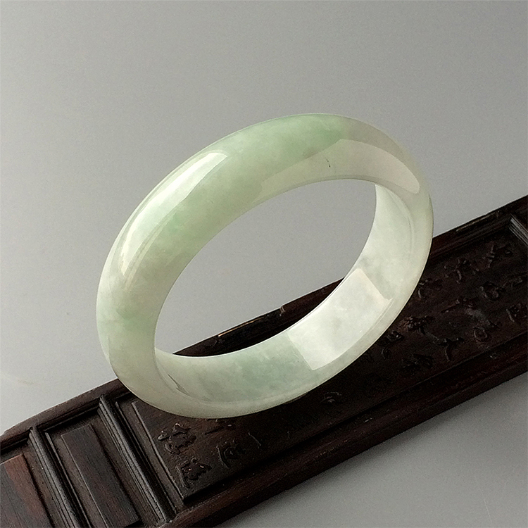 糯冰种淡晴水手镯（59.1mm）
