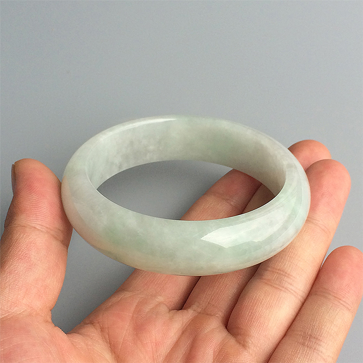 糯冰种淡晴水手镯（59.1mm）