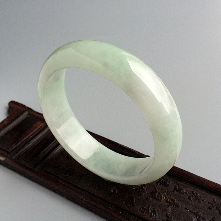 糯冰种淡晴水手镯（59.1mm）