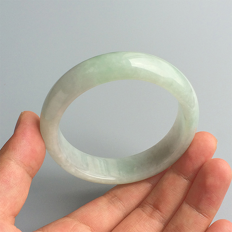 糯冰种淡晴水手镯（59.1mm）