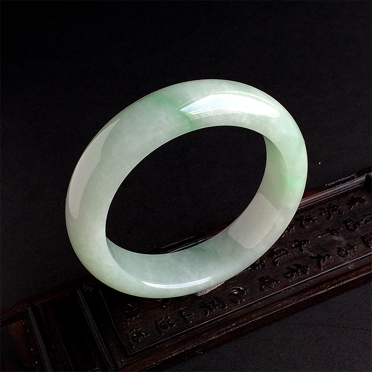 糯冰种淡晴水飘翠手镯（57.1mm）