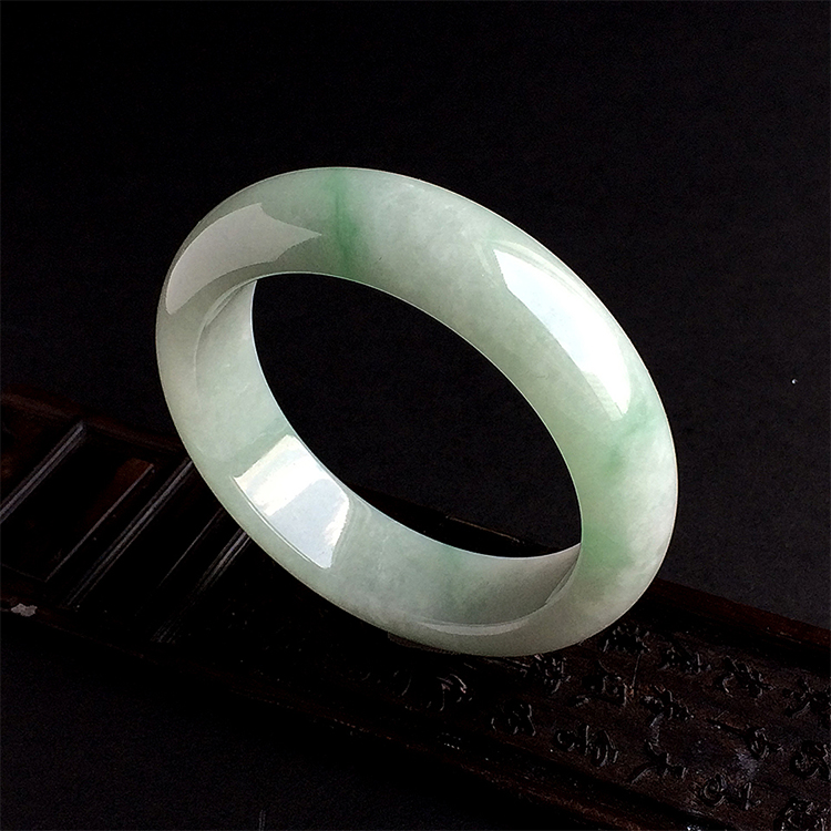 糯冰种淡晴水飘翠手镯（57.1mm）