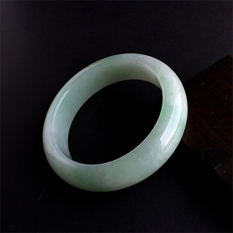 糯冰种淡晴水飘翠手镯（57.1mm）