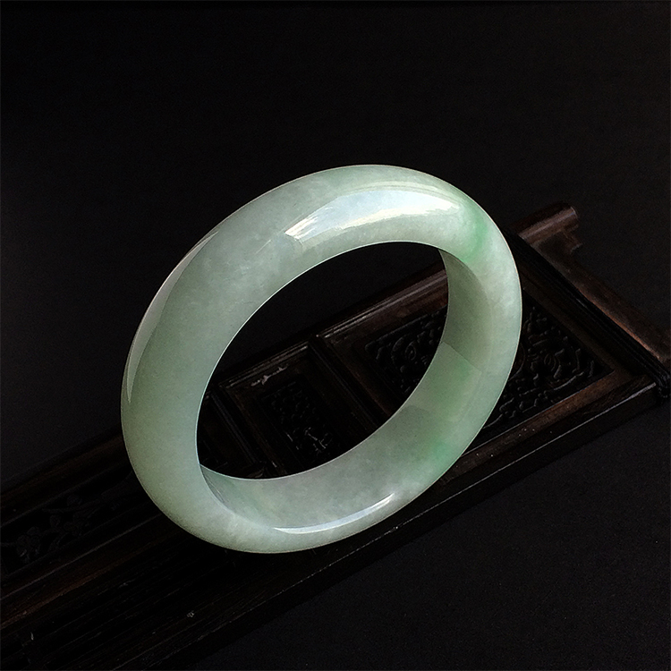 糯冰种淡晴水飘翠手镯（57.1mm）