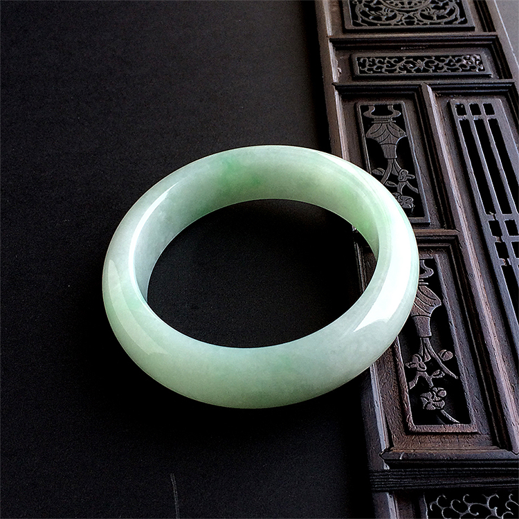 糯冰种淡晴水飘翠手镯（57.1mm）