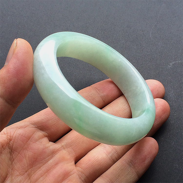 糯冰种淡晴水飘翠手镯（57.1mm）