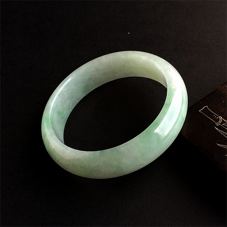 糯冰种淡晴水手镯（56.3mm）