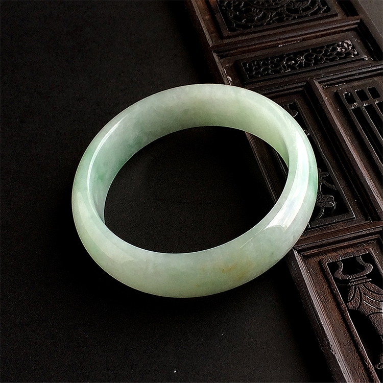 糯冰种淡晴水手镯（56.3mm）
