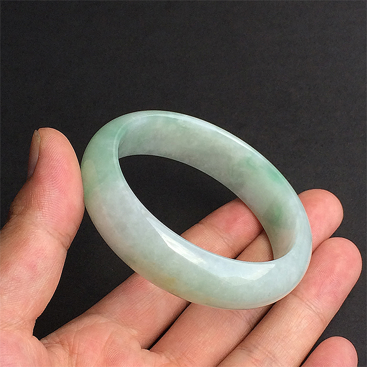 糯冰种淡晴水手镯（56.3mm）