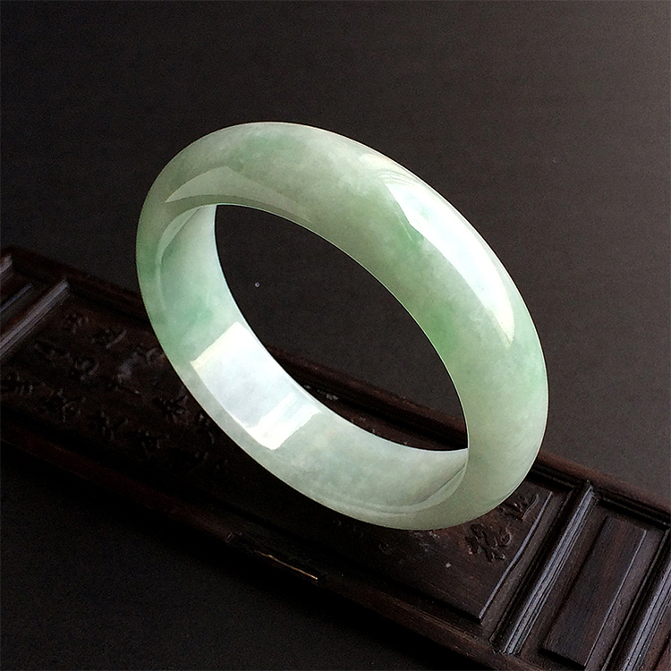 糯冰种淡晴水手镯（56.3mm）