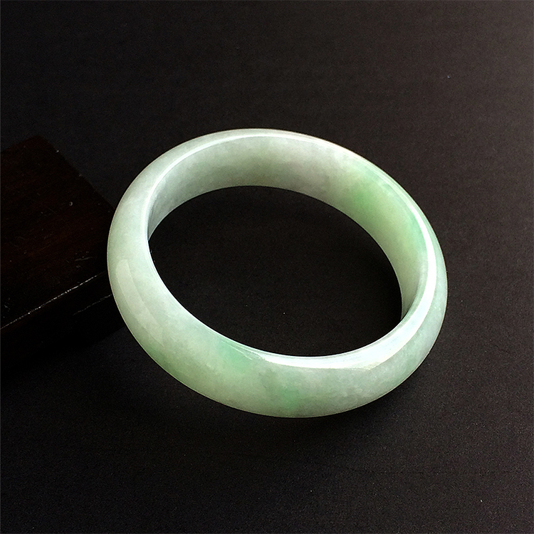 糯冰种淡晴水手镯（56.3mm）
