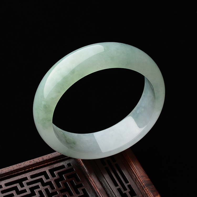 (超值推荐)糯冰种飘花手镯(58.6mm)