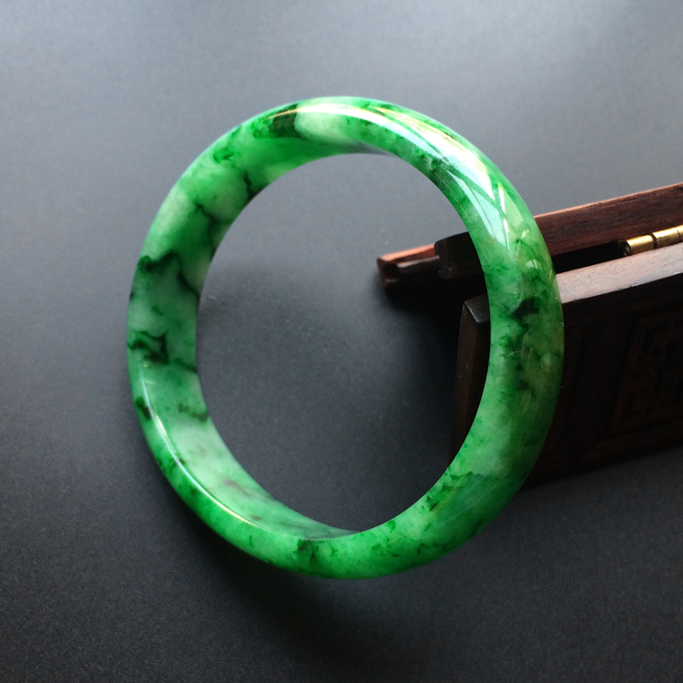 (超值推荐)糯冰种浓绿贵妃镯(45.2mm-51.1mm)