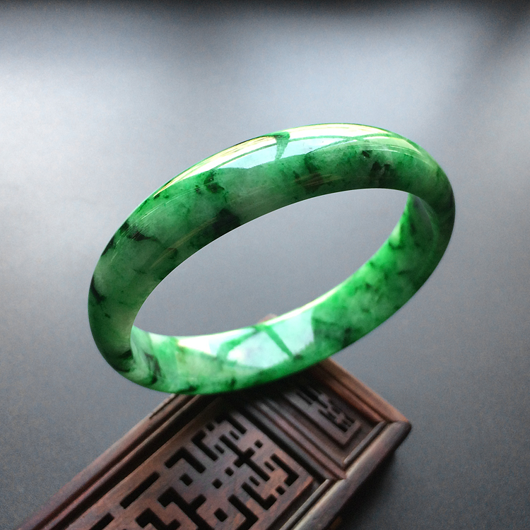 (超值推荐)糯冰种浓绿贵妃镯(45.2mm-51.1mm)