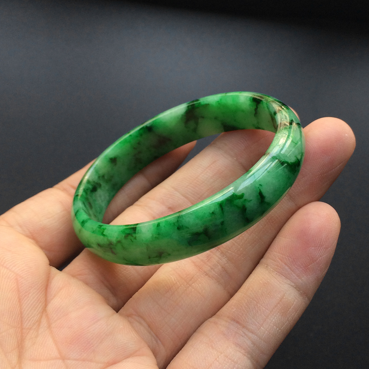 (超值推荐)糯冰种浓绿贵妃镯(45.2mm-51.1mm)