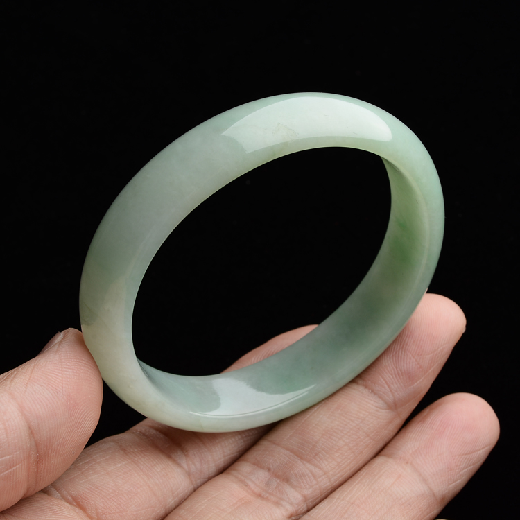 (超值推荐)糯冰种豆色贵妃镯(53.2mm-46.9mm)