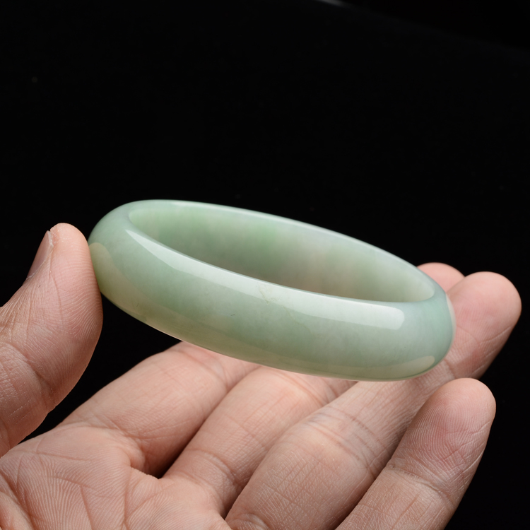 (超值推荐)糯冰种豆色贵妃镯(53.2mm-46.9mm)