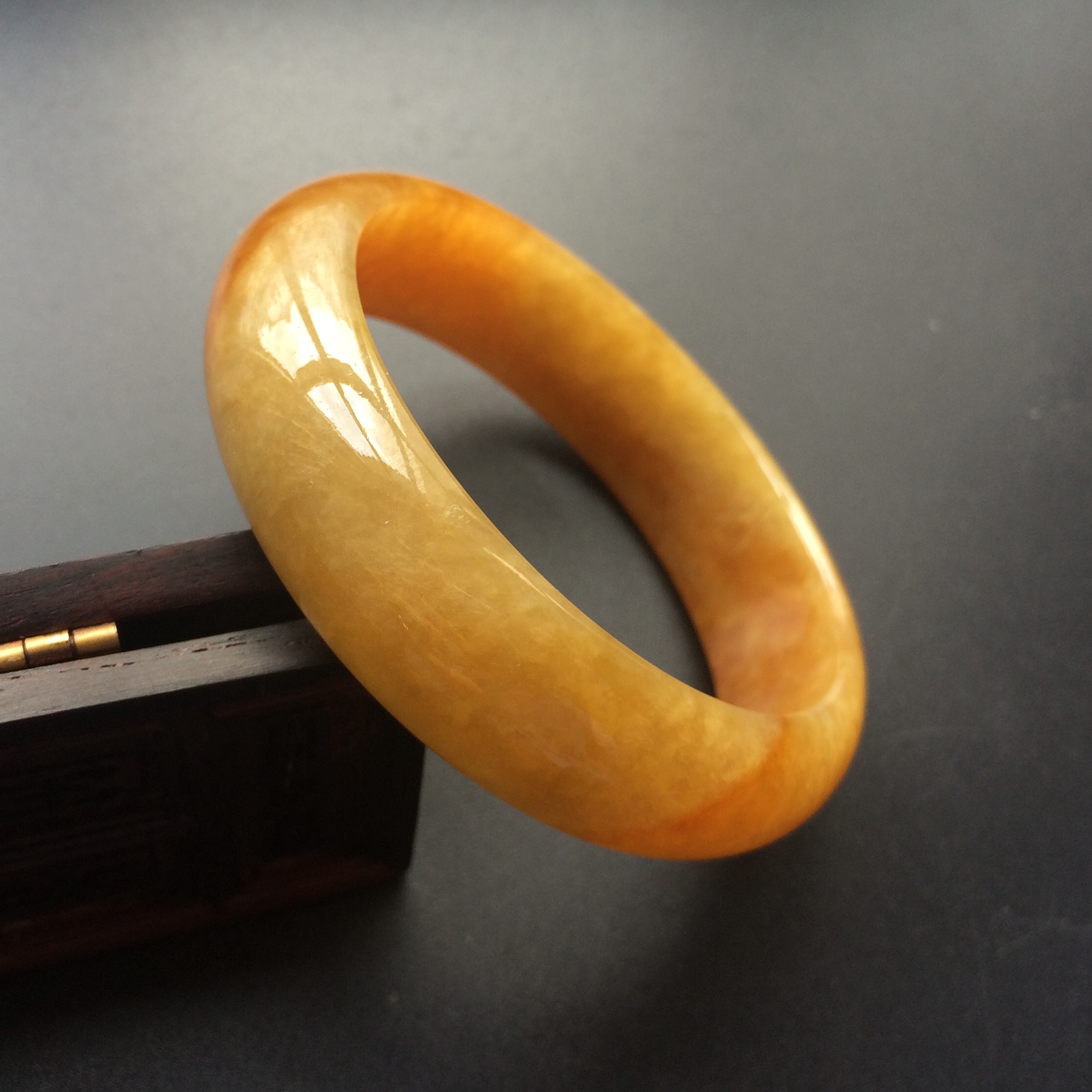 (超值推荐)糯冰种褐黄翡手镯(51.4mm)