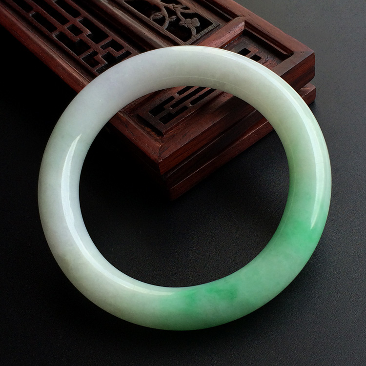 (超值推荐)糯冰种飘翠圆条手镯(57.5mm)