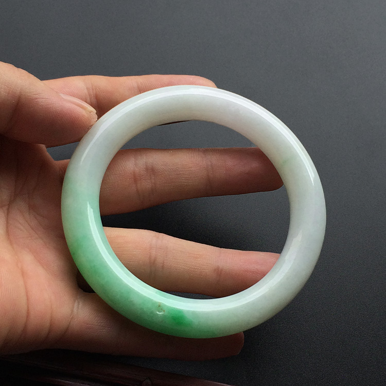 (超值推荐)糯冰种飘翠圆条手镯(57.5mm)