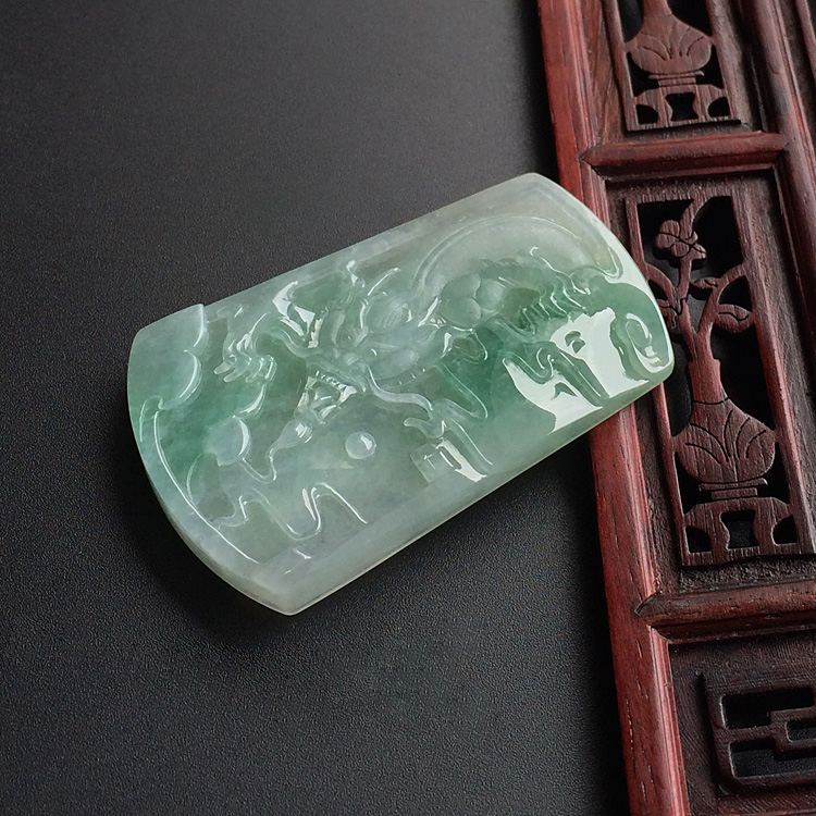 糯冰种晴水飘花龙牌挂件