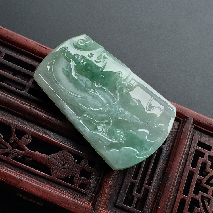 糯冰种晴水飘花龙牌挂件