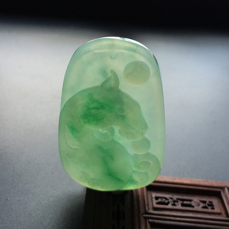 (超值推荐)糯冰种淡晴水飘翠马到成功挂件