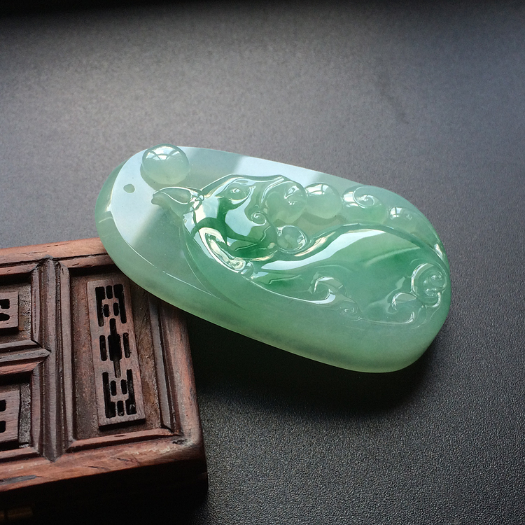 (超值推荐)糯冰种淡晴水飘翠马到成功挂件