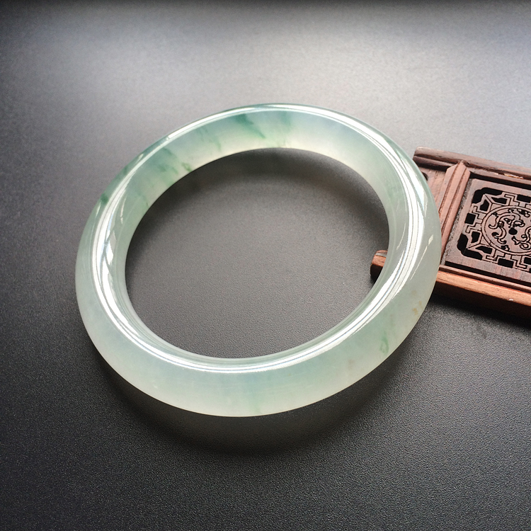 (超值推荐)冰种晴水略飘花圆条手镯(57.3mm)
