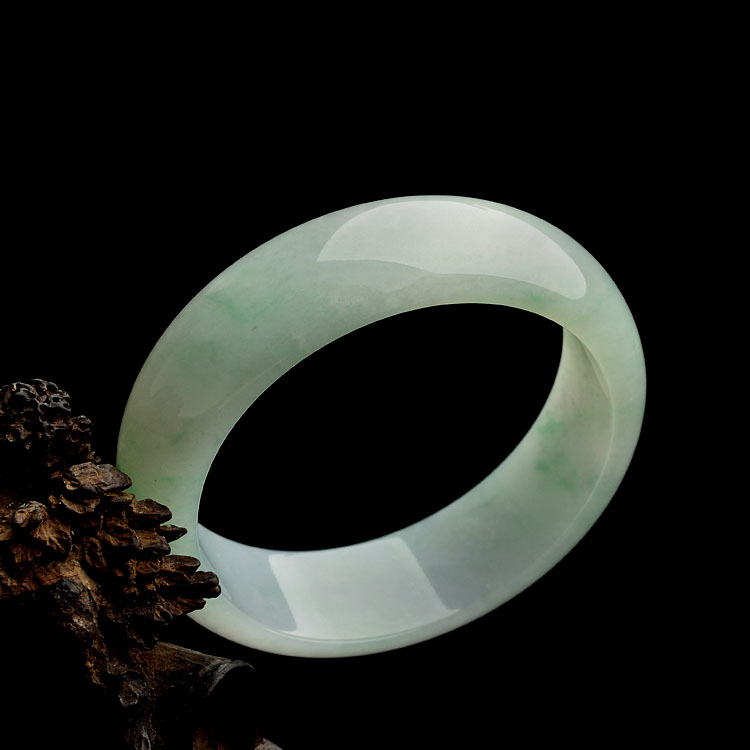 糯冰种略飘翠手镯（55.8mm）