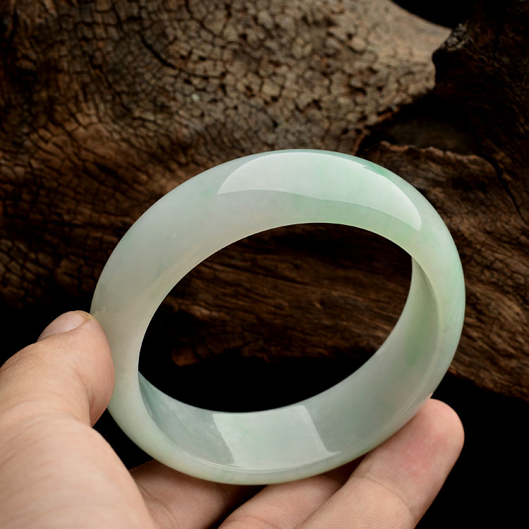 糯冰种略飘翠手镯（55.8mm）