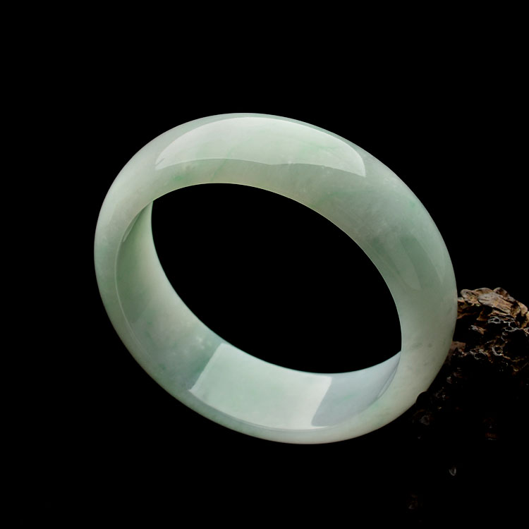 糯冰种略飘翠手镯（55.8mm）