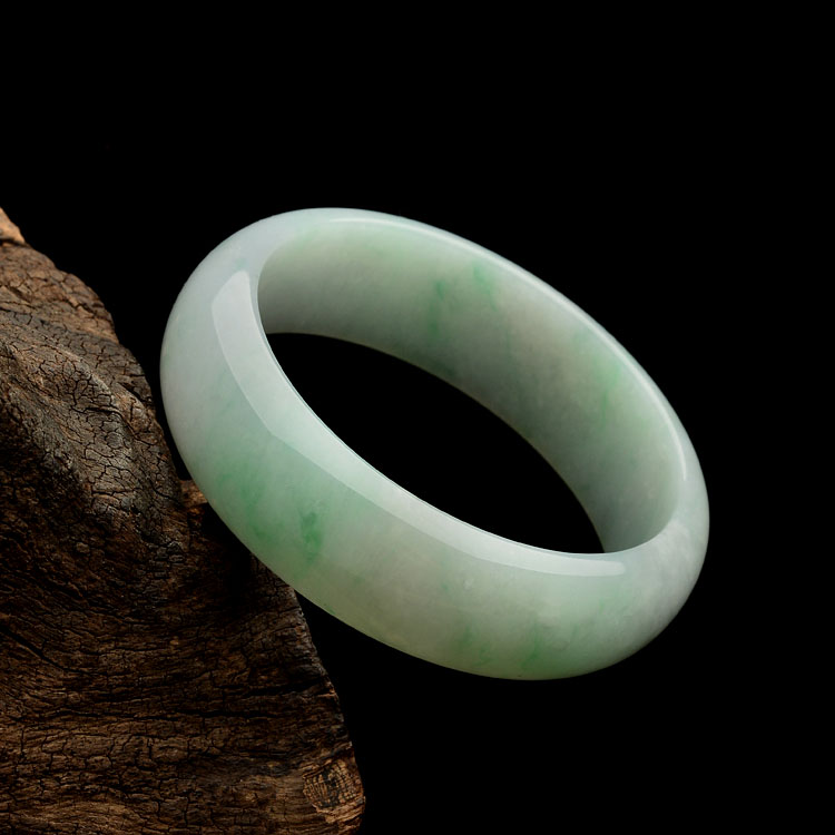 糯冰种略飘翠手镯（55.8mm）