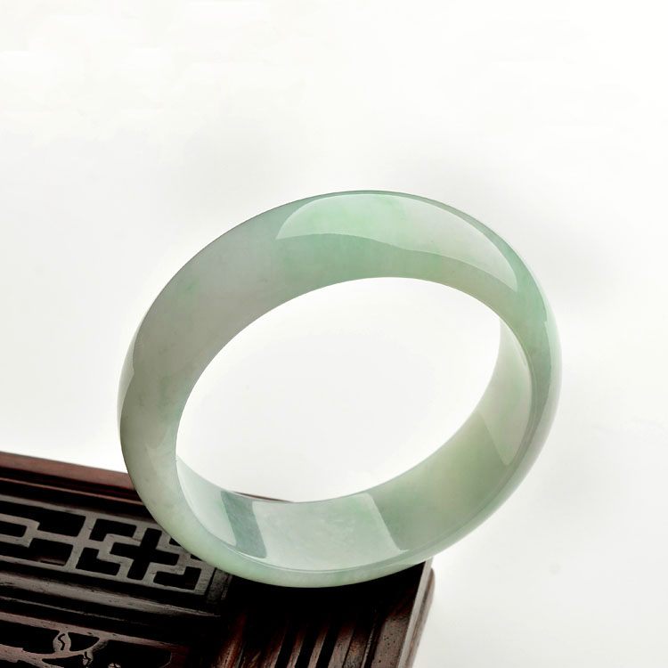 糯冰种略飘翠手镯（55.8mm）