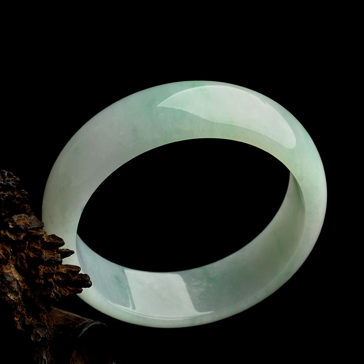 糯冰种略飘翠手镯（55.8mm）