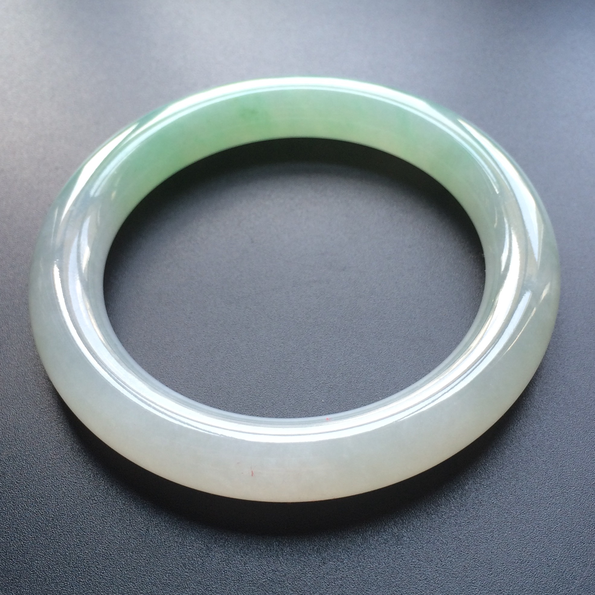 (超值推荐)糯冰种略飘翠圆条手镯(56.3mm)