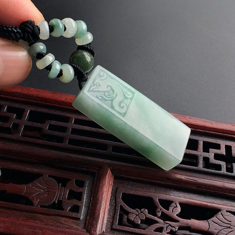 糯冰种飘花仿古龙凤牌挂件(一对)