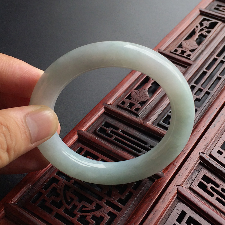 (超值推荐)糯冰种晴水圆条手镯(52.8mm)