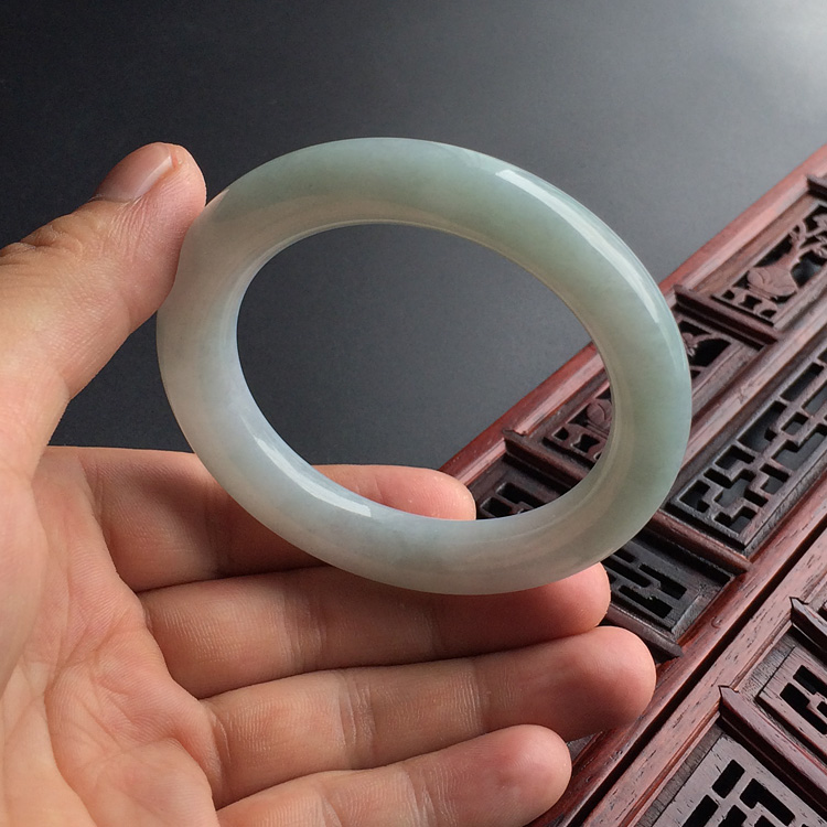 (超值推荐)糯冰种晴水圆条手镯(52.8mm)