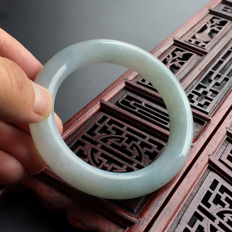 (超值推荐)糯冰种晴水圆条手镯(52.8mm)