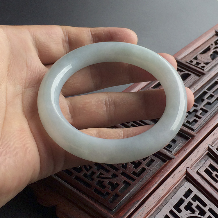 (超值推荐)糯冰种晴水圆条手镯(52.8mm)