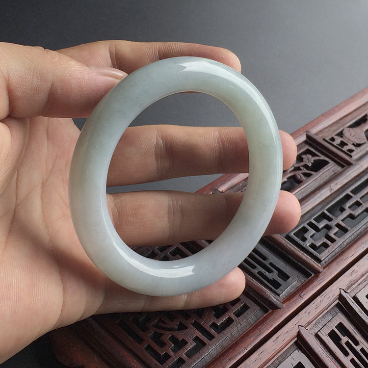 (超值推荐)糯冰种晴水圆条手镯(52.8mm)